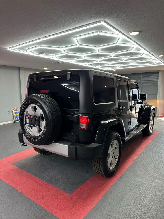 Jeep Wrangler - Thumbnail 13