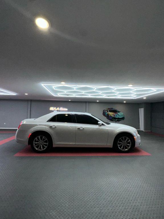 Chrysler 300 - Thumbnail 13