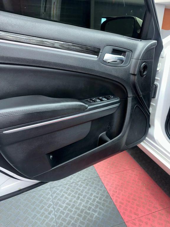 Chrysler 300 - Thumbnail 15