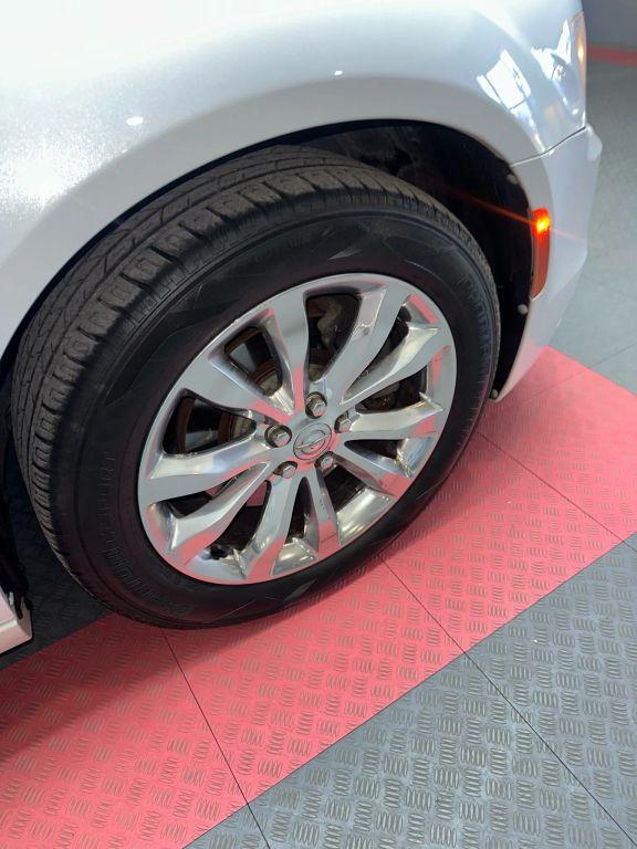 Chrysler 300 - Thumbnail 4