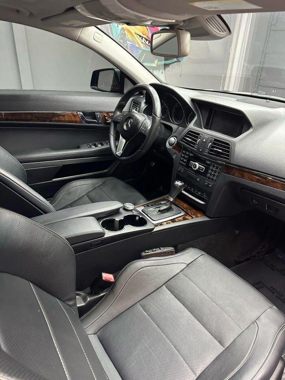 Mercedes-Benz E-Class - Thumbnail 2