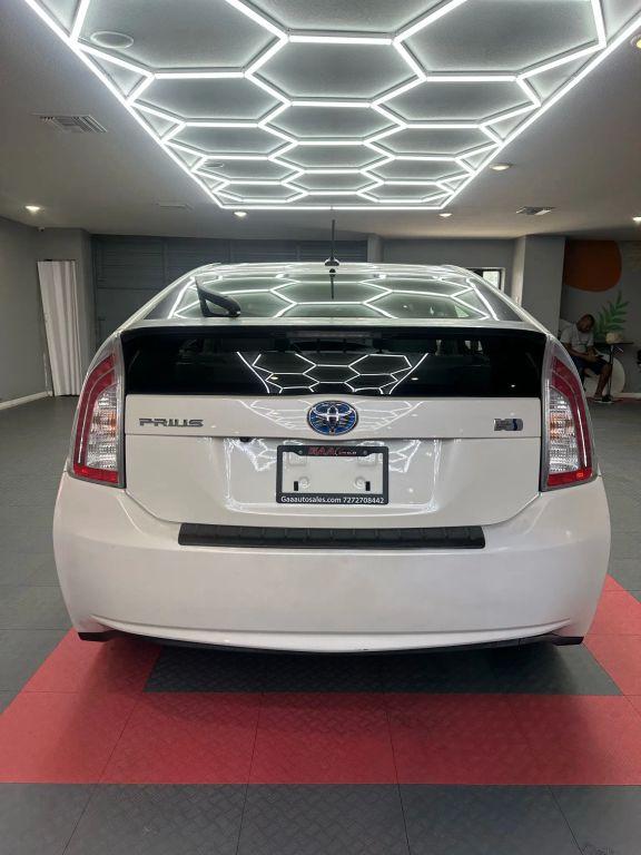 Toyota Prius - Thumbnail 11