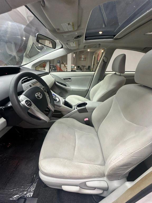 Toyota Prius - Thumbnail 17