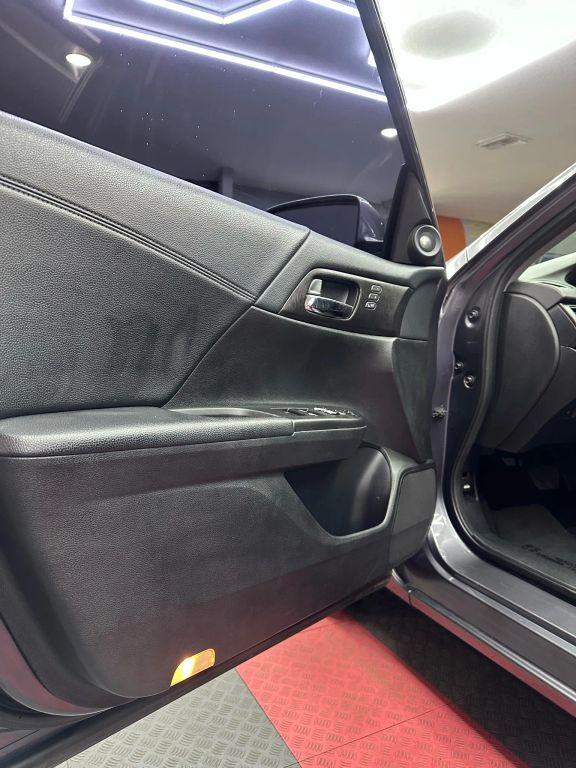 Honda Accord - Thumbnail 15