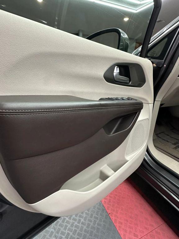 Chrysler Pacifica - Thumbnail 17