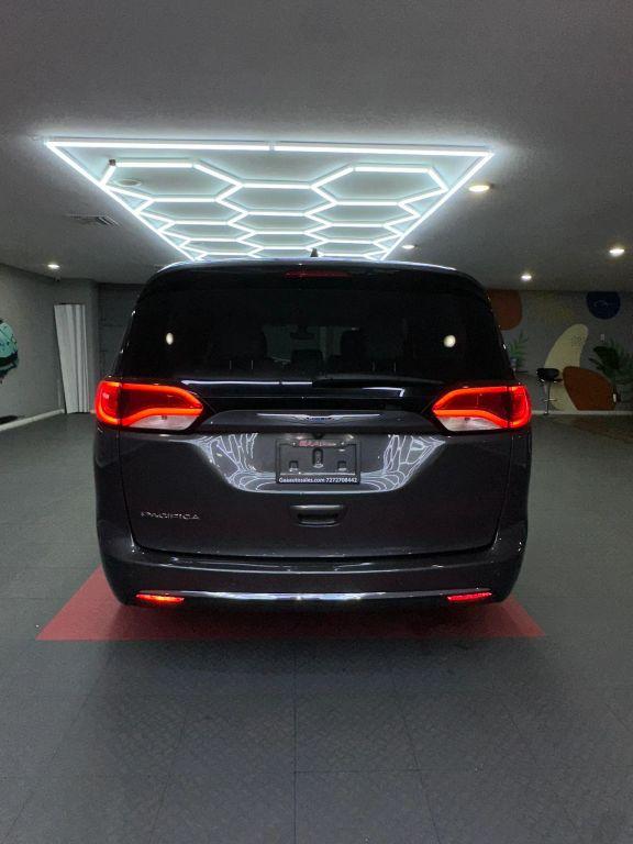 Chrysler Pacifica - Thumbnail 11