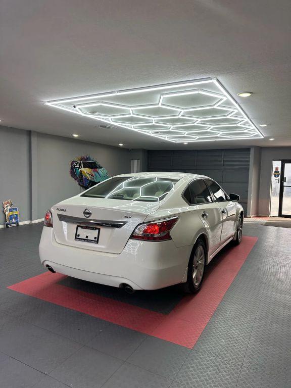 Nissan Altima - Thumbnail 12