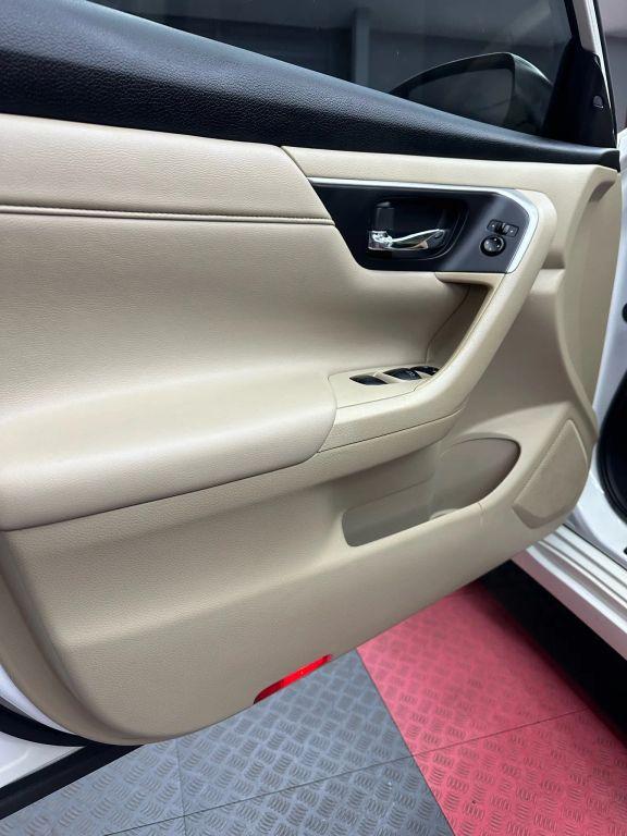 Nissan Altima - Thumbnail 15