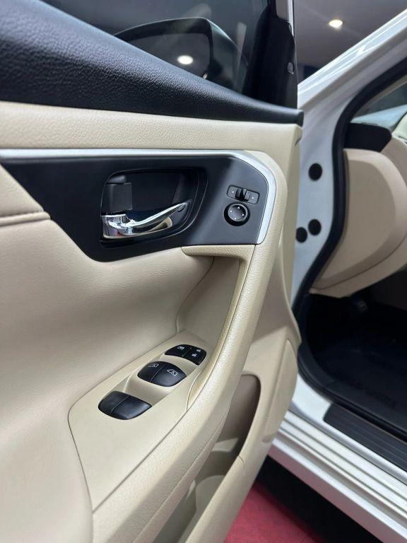 Nissan Altima - Thumbnail 16