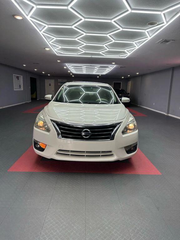 Nissan Altima - Thumbnail 14