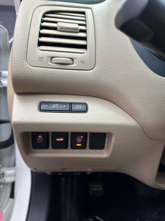 Nissan Altima - Thumbnail 18