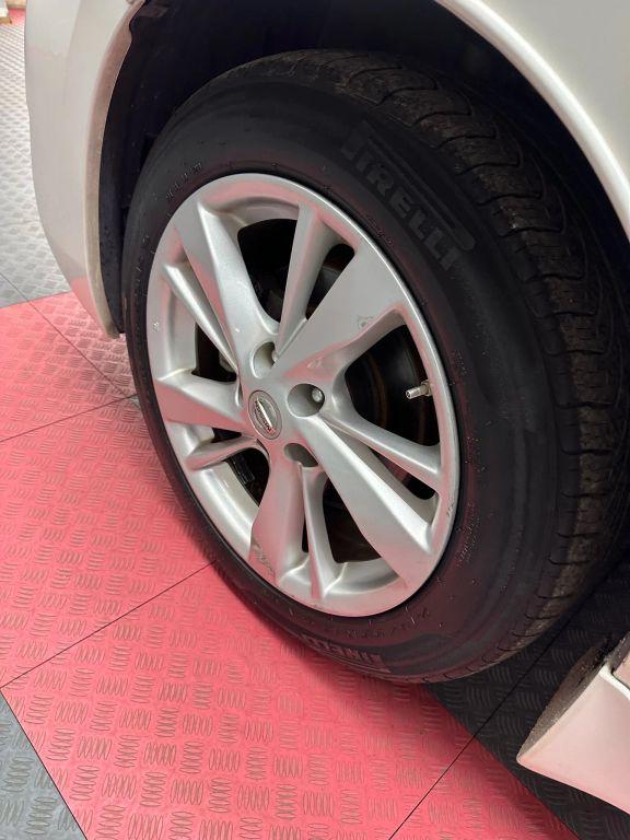 Nissan Altima - Thumbnail 4