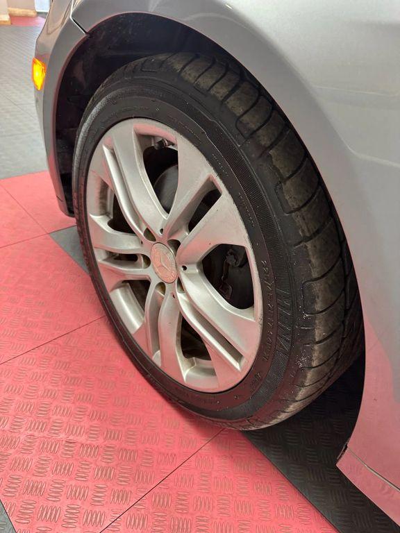 Mercedes-Benz E-Class - Thumbnail 4