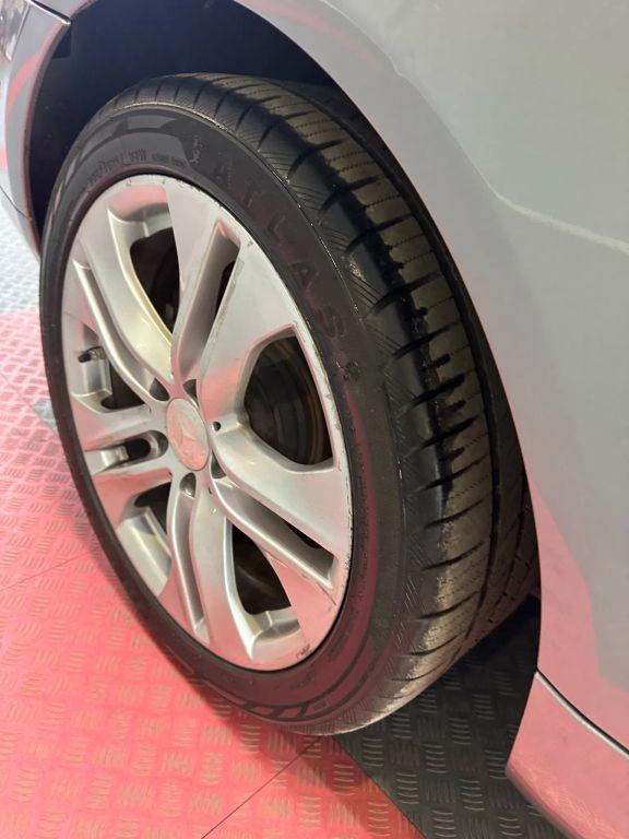 Mercedes-Benz E-Class - Thumbnail 6