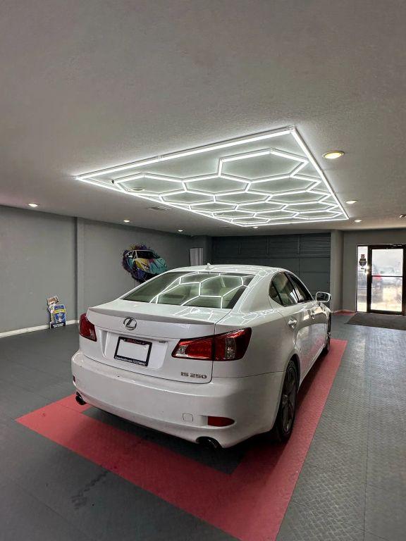 Lexus Is - Thumbnail 12