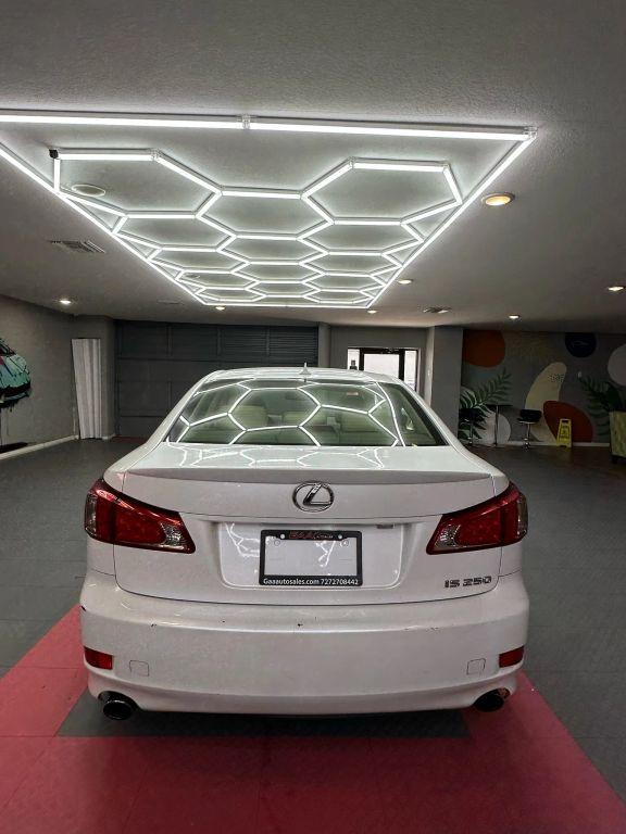 Lexus Is - Thumbnail 11