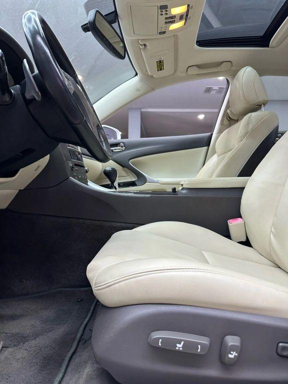 Lexus Is - Thumbnail 17