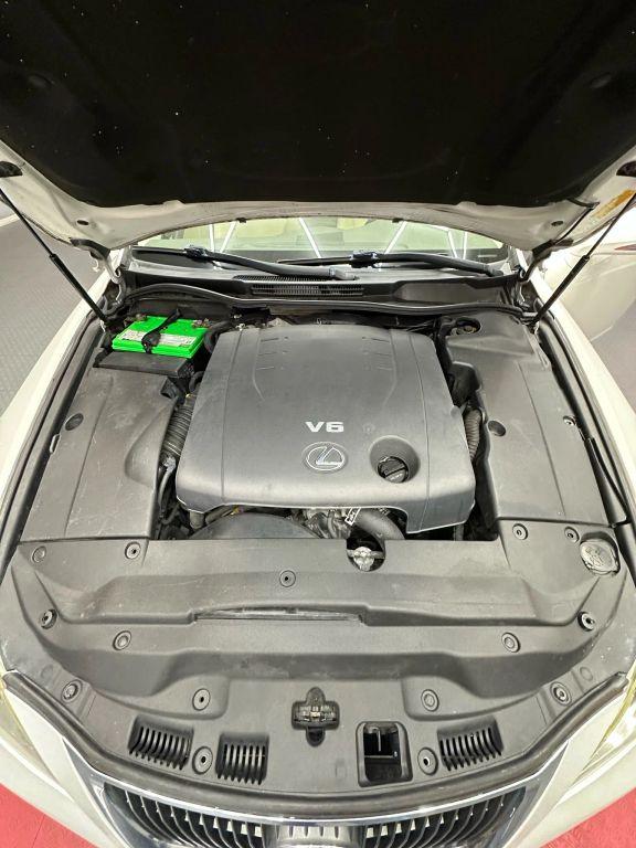 Lexus Is - Thumbnail 2