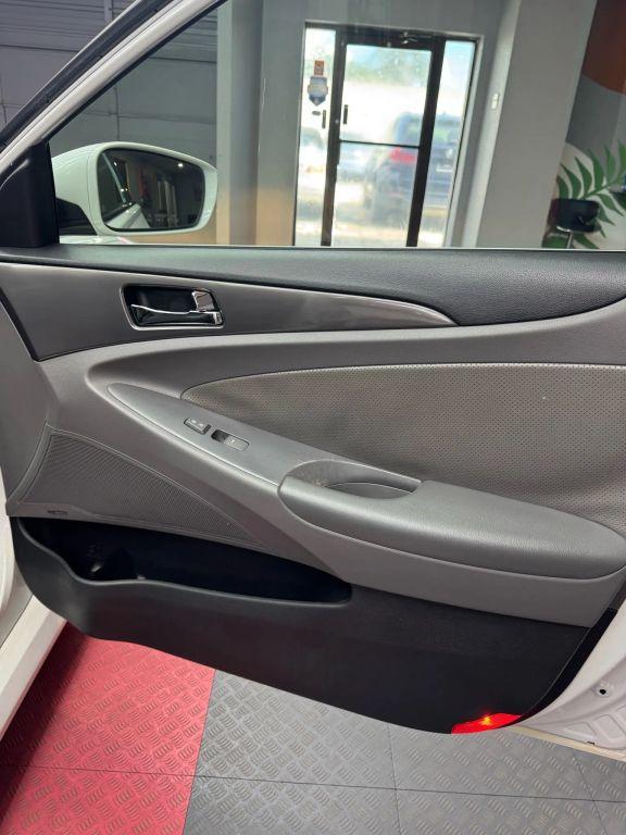 Hyundai Sonata - Thumbnail 2