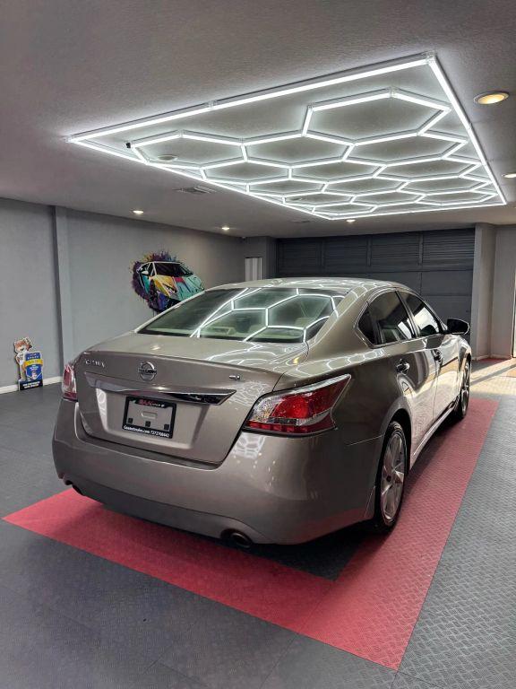 Nissan Altima - Thumbnail 13