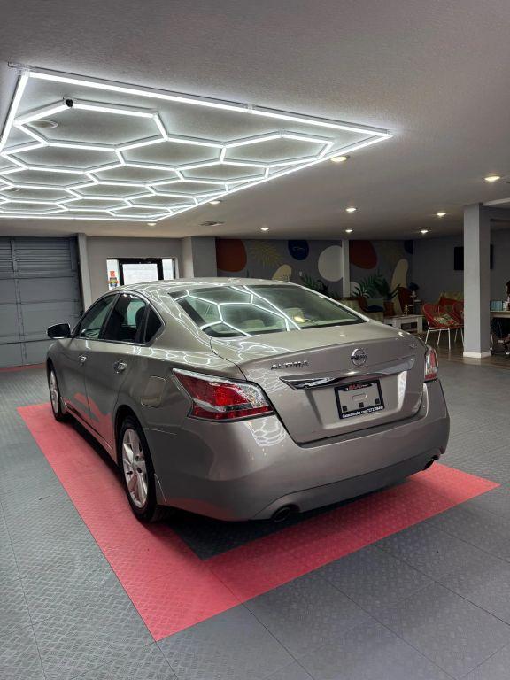 Nissan Altima - Thumbnail 11