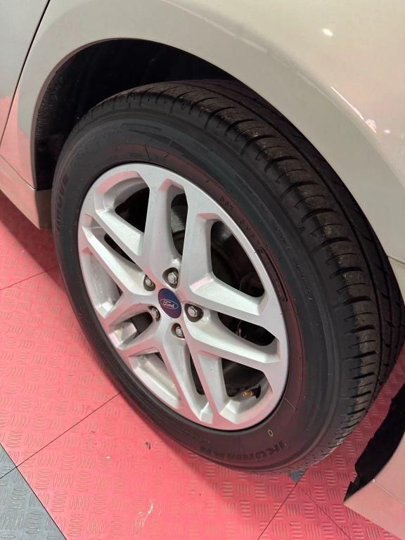 Ford Fusion - Thumbnail 3