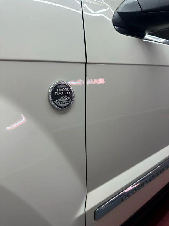 Jeep Grand Cherokee - Thumbnail 2