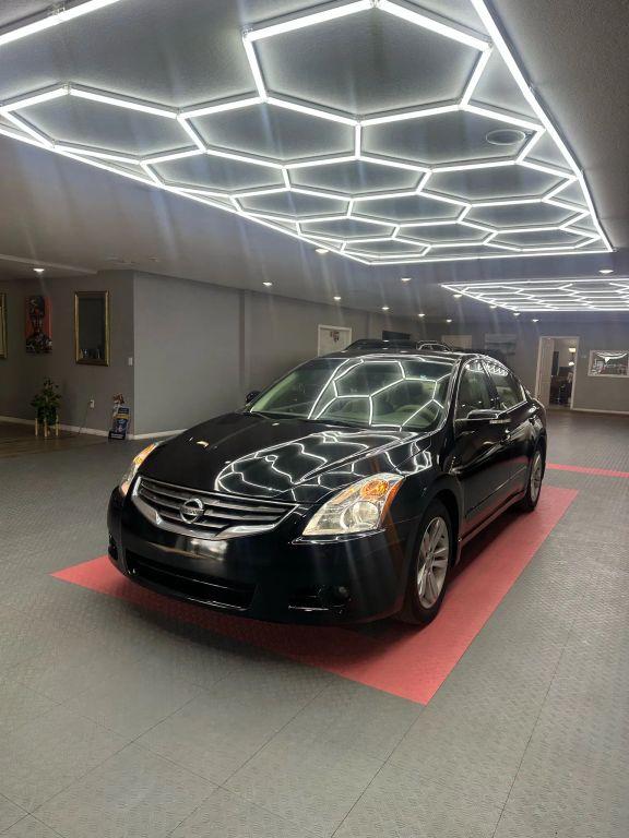 Nissan Altima - Thumbnail 8