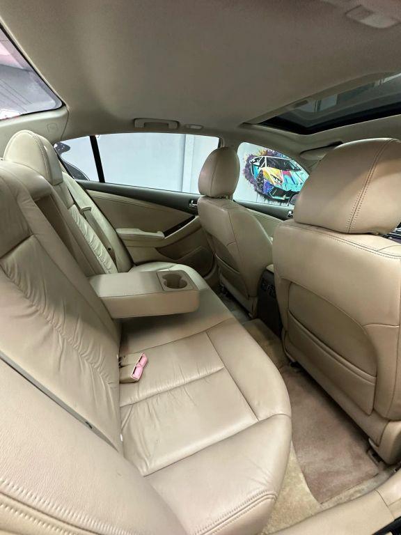 Nissan Altima - Thumbnail 2