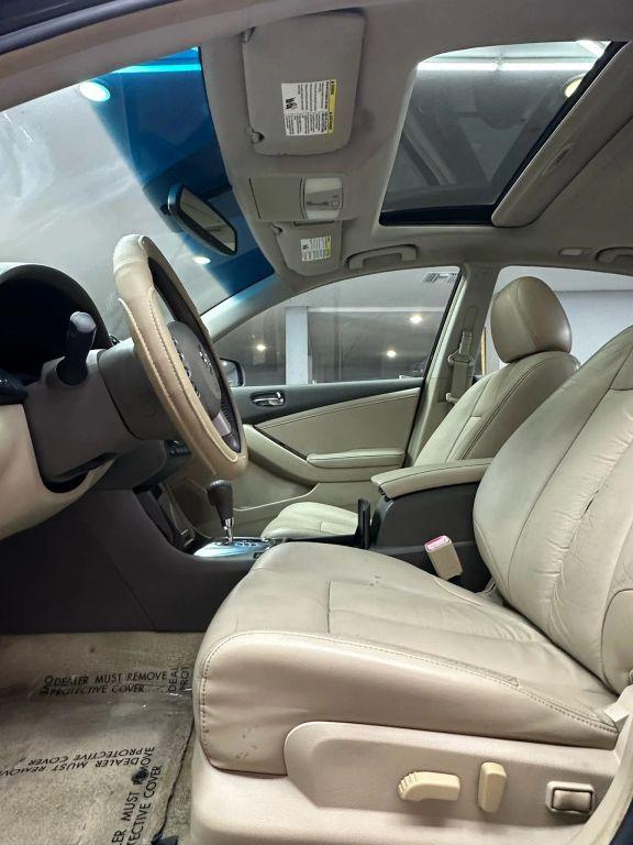 Nissan Altima - Thumbnail 16