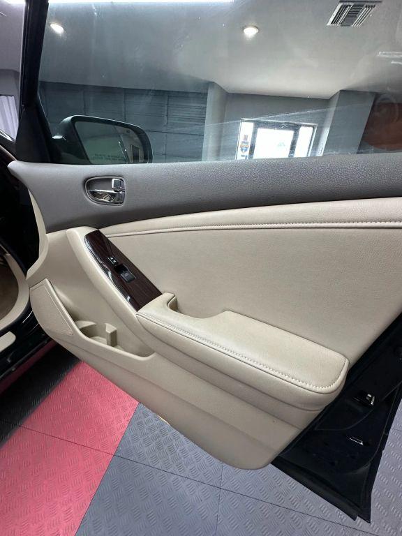 Nissan Altima - Thumbnail 4