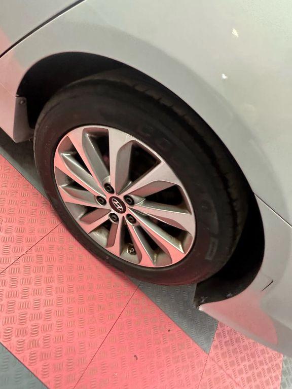 Hyundai Sonata - Thumbnail 4