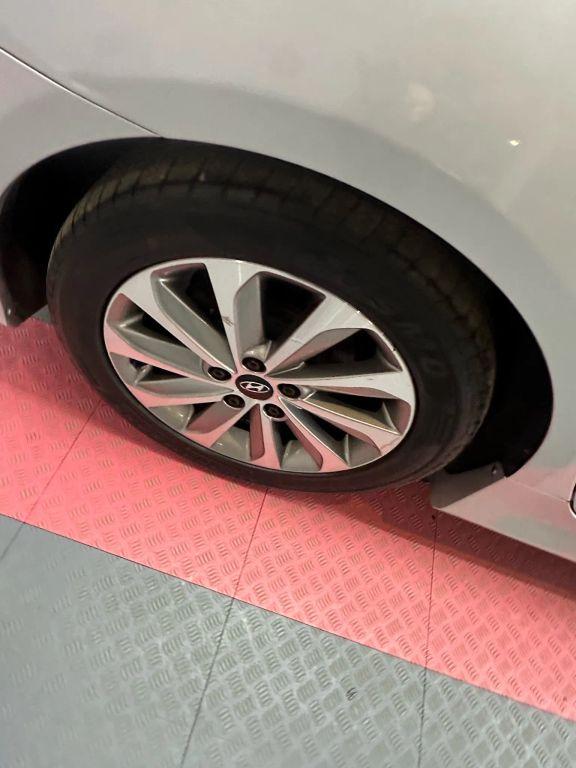 Hyundai Sonata - Thumbnail 3