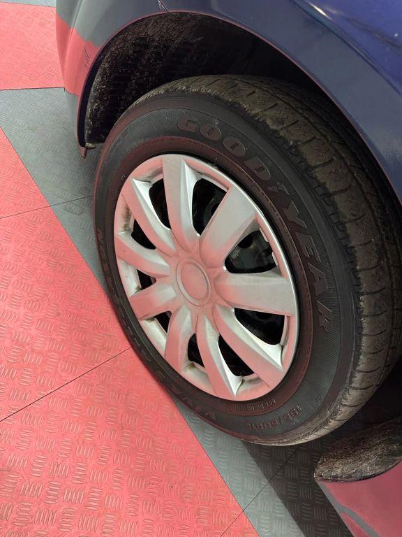 Kia Spectra - Thumbnail 5