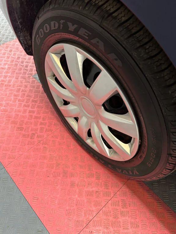 Kia Spectra - Thumbnail 2