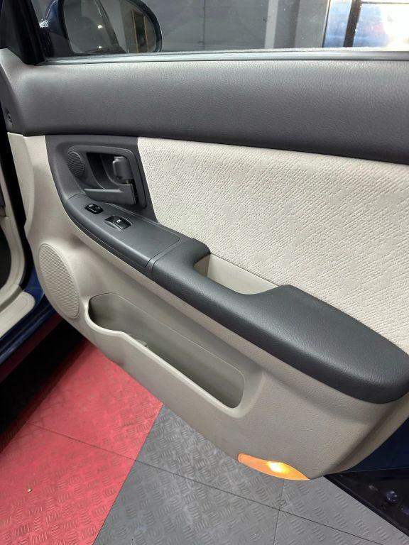 Kia Spectra - Thumbnail 3