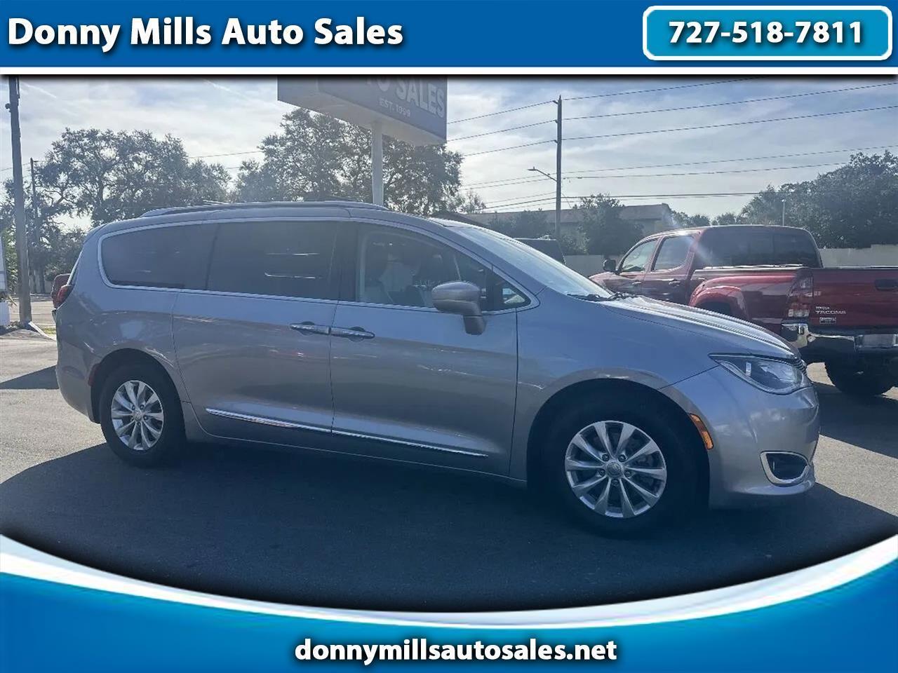 Chrysler Pacificatouring L Fwd - View 1