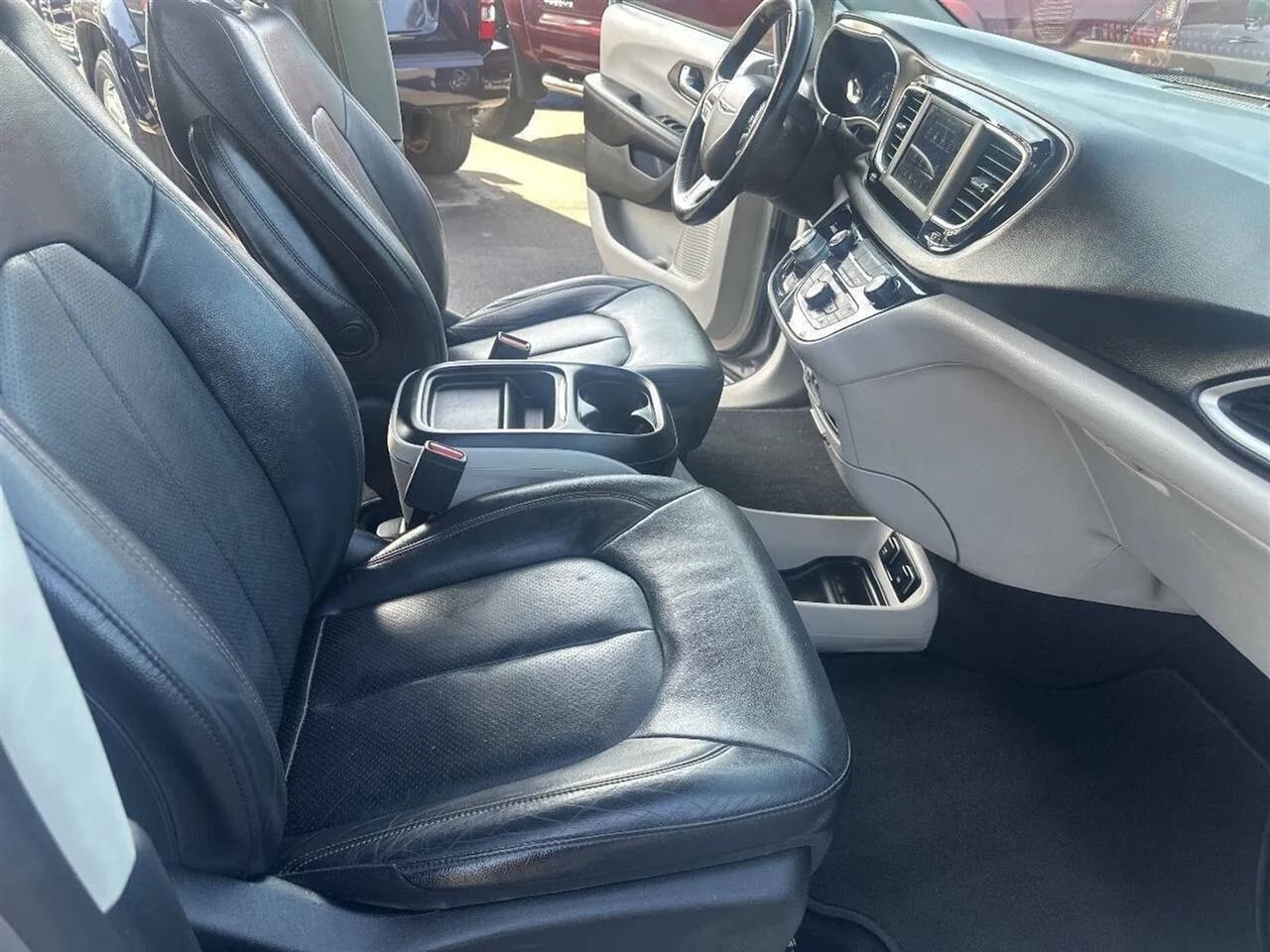 Chrysler Pacificatouring L Fwd - Thumbnail 14