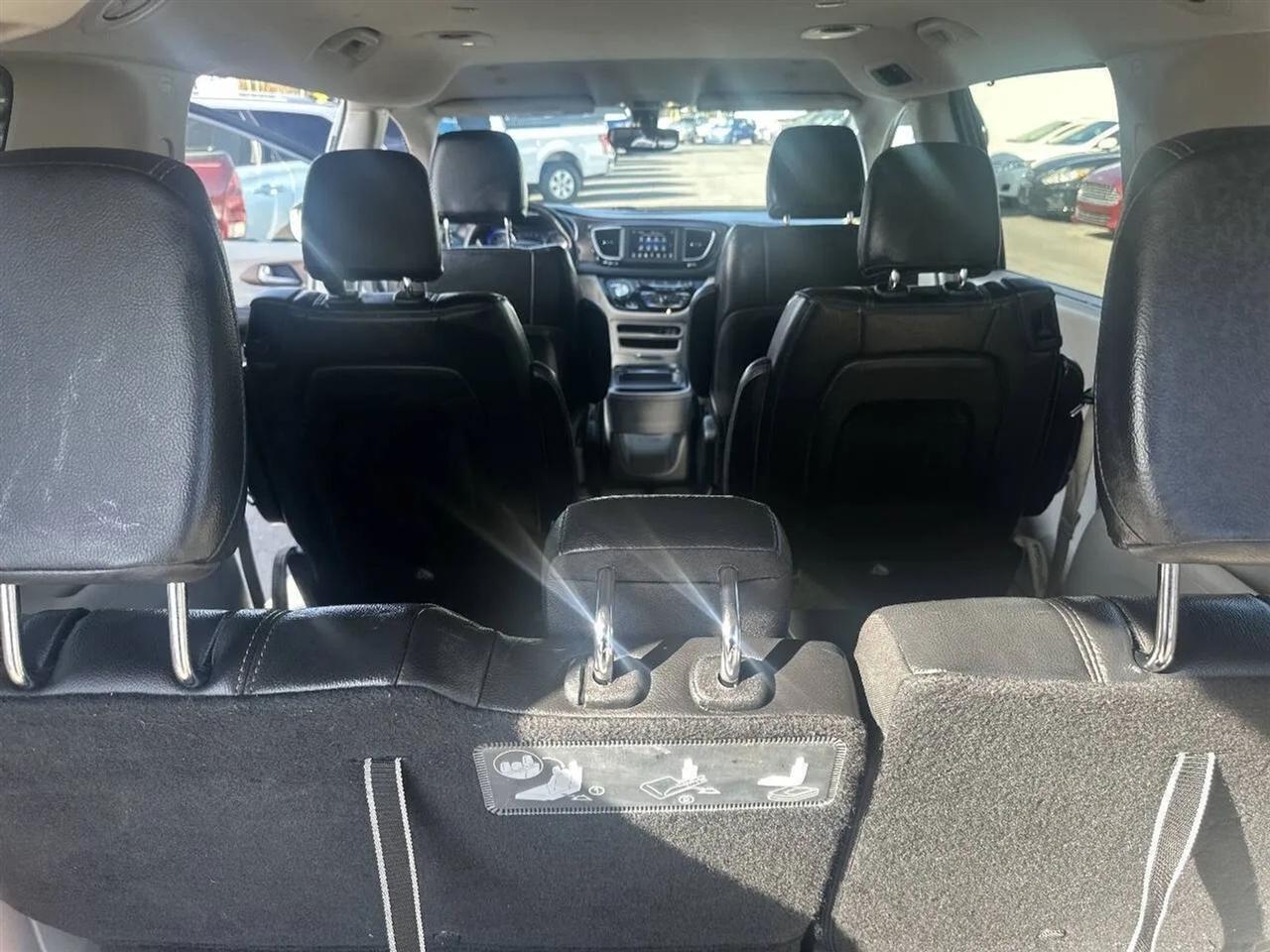 Chrysler Pacificatouring L Fwd - Thumbnail 17