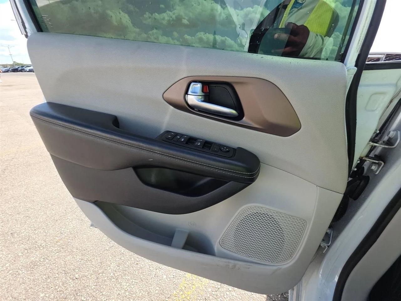 Chrysler Voyagerlxi Fwd - Thumbnail 15