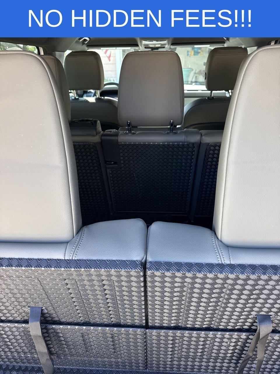 Land Rover Defender S - View 1