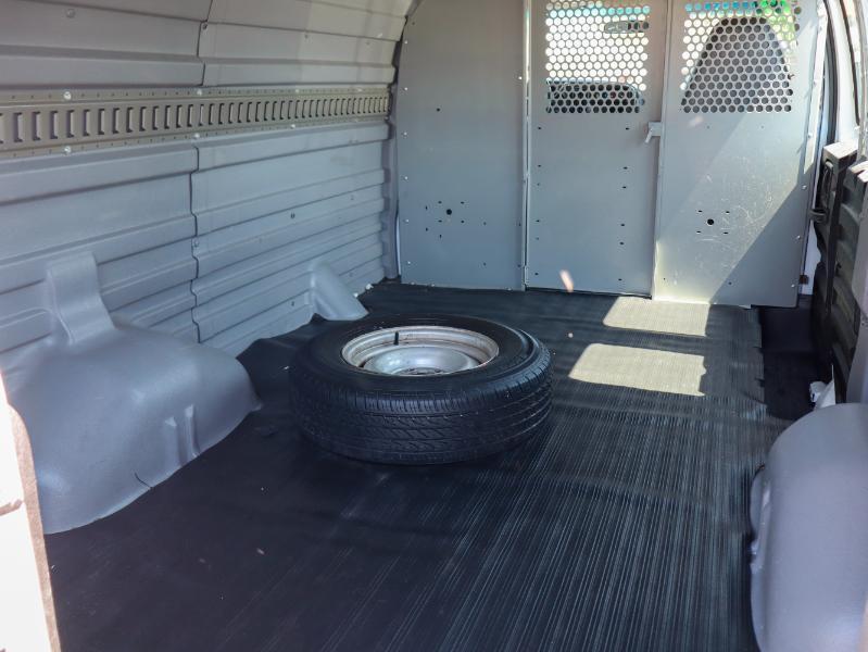 Chevrolet Express Cargo Van1500 135" Wb - Thumbnail 4