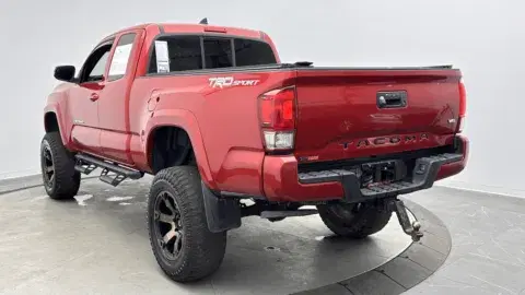 Toyota Tacoma Trd Sport - Thumbnail 6