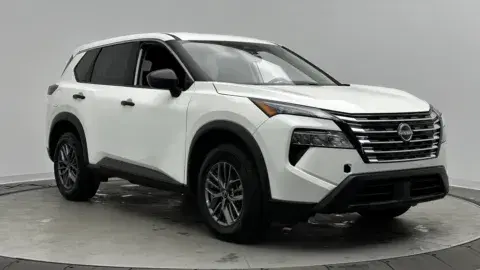 Nissan Rogue S - Thumbnail 4