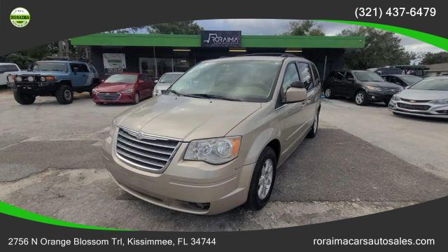 Chrysler Town & Country - View 1