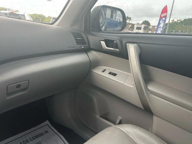 Toyota Highlander For Sale In Kissimmee, Fl | Auto Exchange Of Central Florida Llc - Thumbnail 4