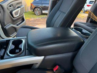 Nissan Titan Xd Crew Cab - Thumbnail 3