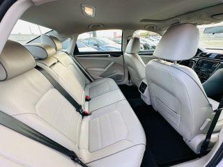 Volkswagen Passat - Thumbnail 2