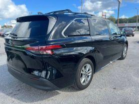 Toyota Sienna - Thumbnail 9