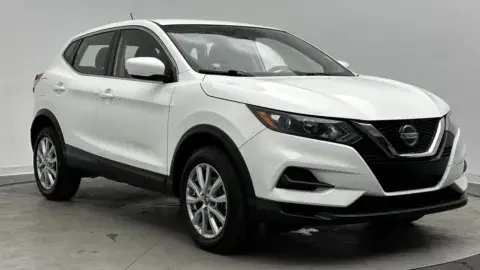 Nissan Rogue Sport S - Thumbnail 4